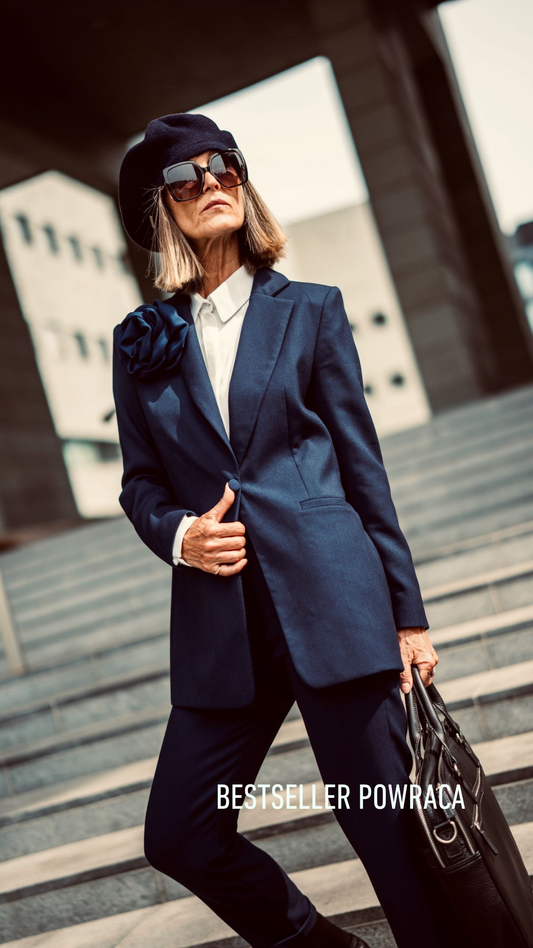 Jacket with gathers on the back