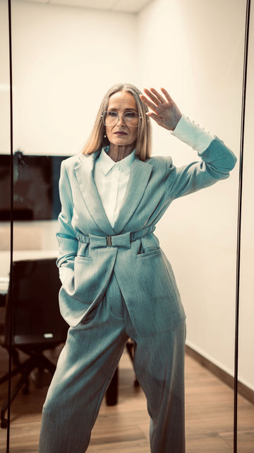 Jacket below the hips