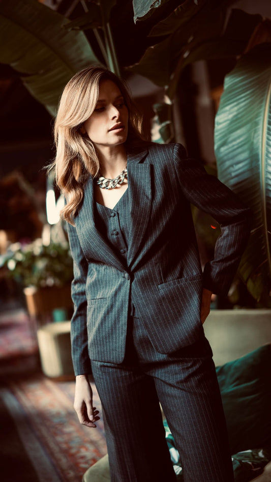 Jacket / Vest / Trousers / Belt / Rose