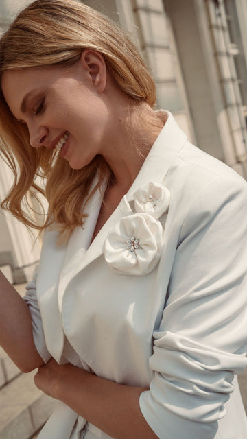 Zestaw dwóch broszek z perłową aplikacją – średnica ok. 7 i 5 cm, pasują do modeli z kolekcji bazowej