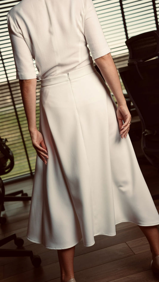 Miękka, kryjąca tkanina o niewielkiej gniotliwości – zachowuje świeży wygląd przez cały dzień