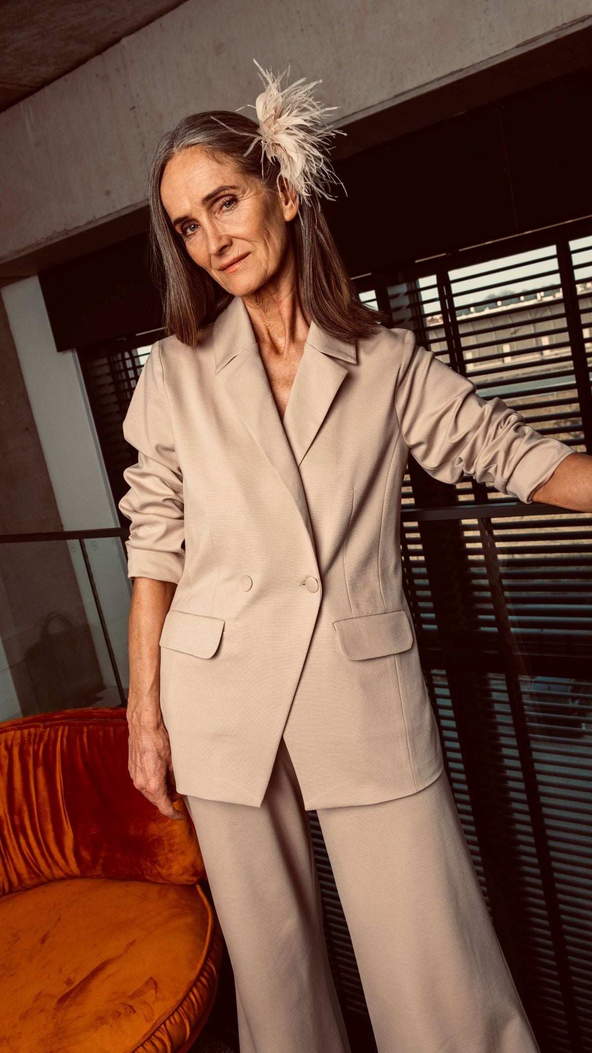 Spodnie w kolorze karmelu z elastycznego jerseyu – swoboda ruchów bez utraty elegancji
