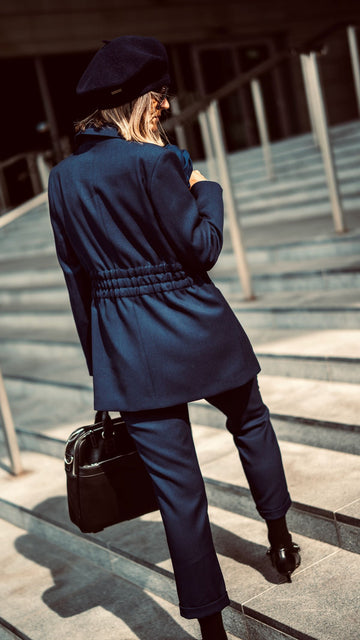 Jacket with gathers on the back