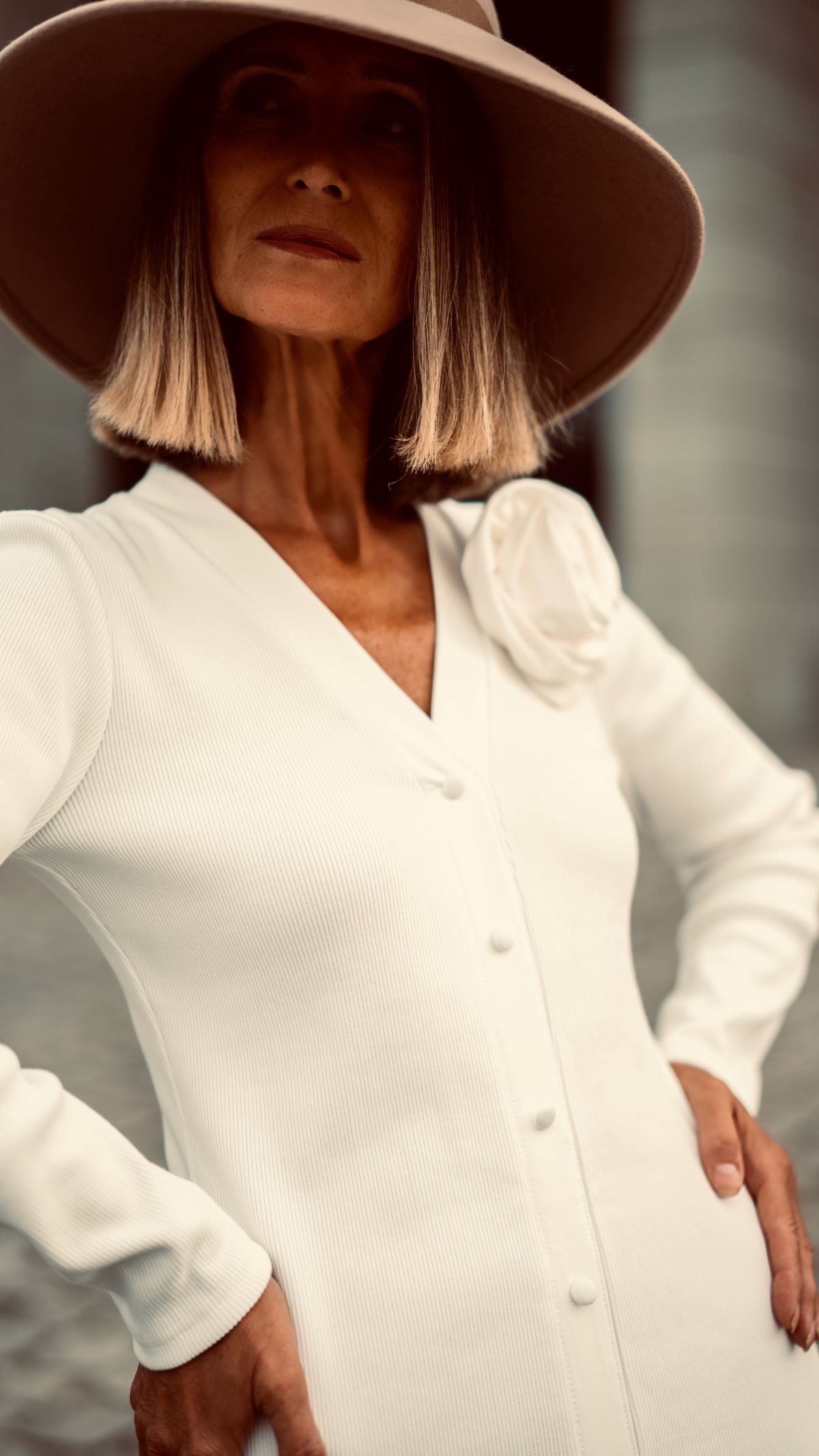 Zintegrowane guziki bez rozpinania – komfort i swoboda bez poprawiania materiału