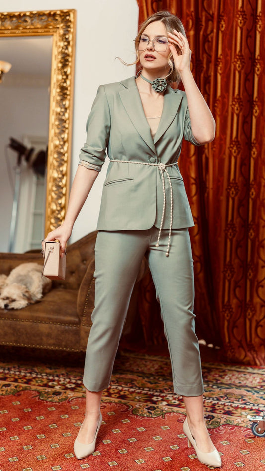 Attachable woolen rose