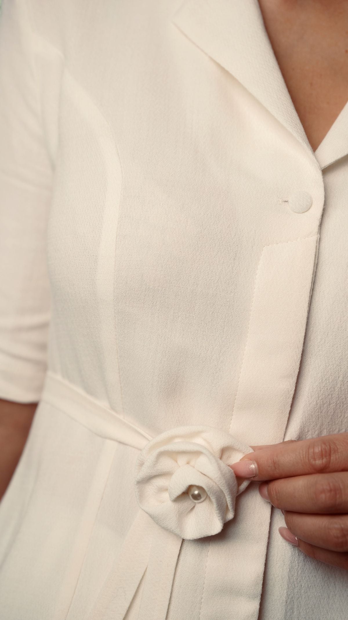 Tkanina z mieszanki jedwabiu i wełny – subtelny połysk, lekka struktura i większa odporność na zagniecenia