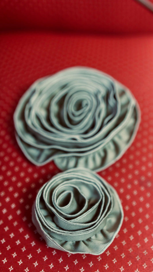 Attachable woolen rose